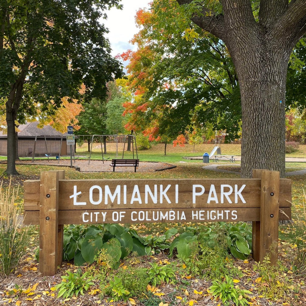 Łomianki Park in the City of Columbia Heights, MN had its sign corrected by Mayor Amáda Márquez Simula to reflect the true spelling of its Sister City, Łomianki Poland.
