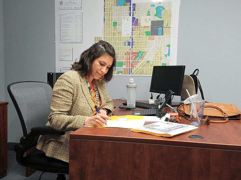 Mayor Amáda Márquez Simula signs documents in her office